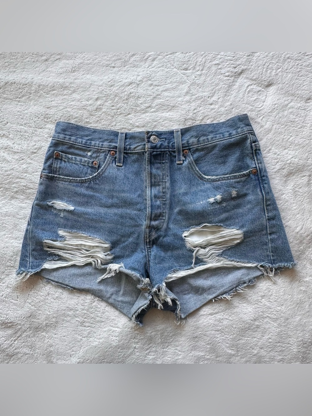 Levi’s Classic High-Rise Distressed Denim Shorts - Blue